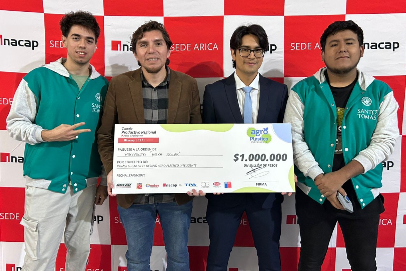 HEXASOLAR: TOMASINOS GANAN EL DESAFÍO PLÁSTICO INTELIGENTE