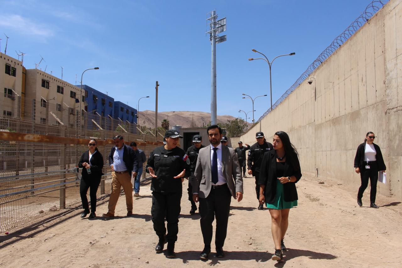 AUTORIDADES CONSTATAN EN ARICA AVANCES DEL SISTEMA DE GESTIÓN DE TELEFONÍA EN CÁRCELES PARA FORTALECER SEGURIDAD PENITENCIARIA