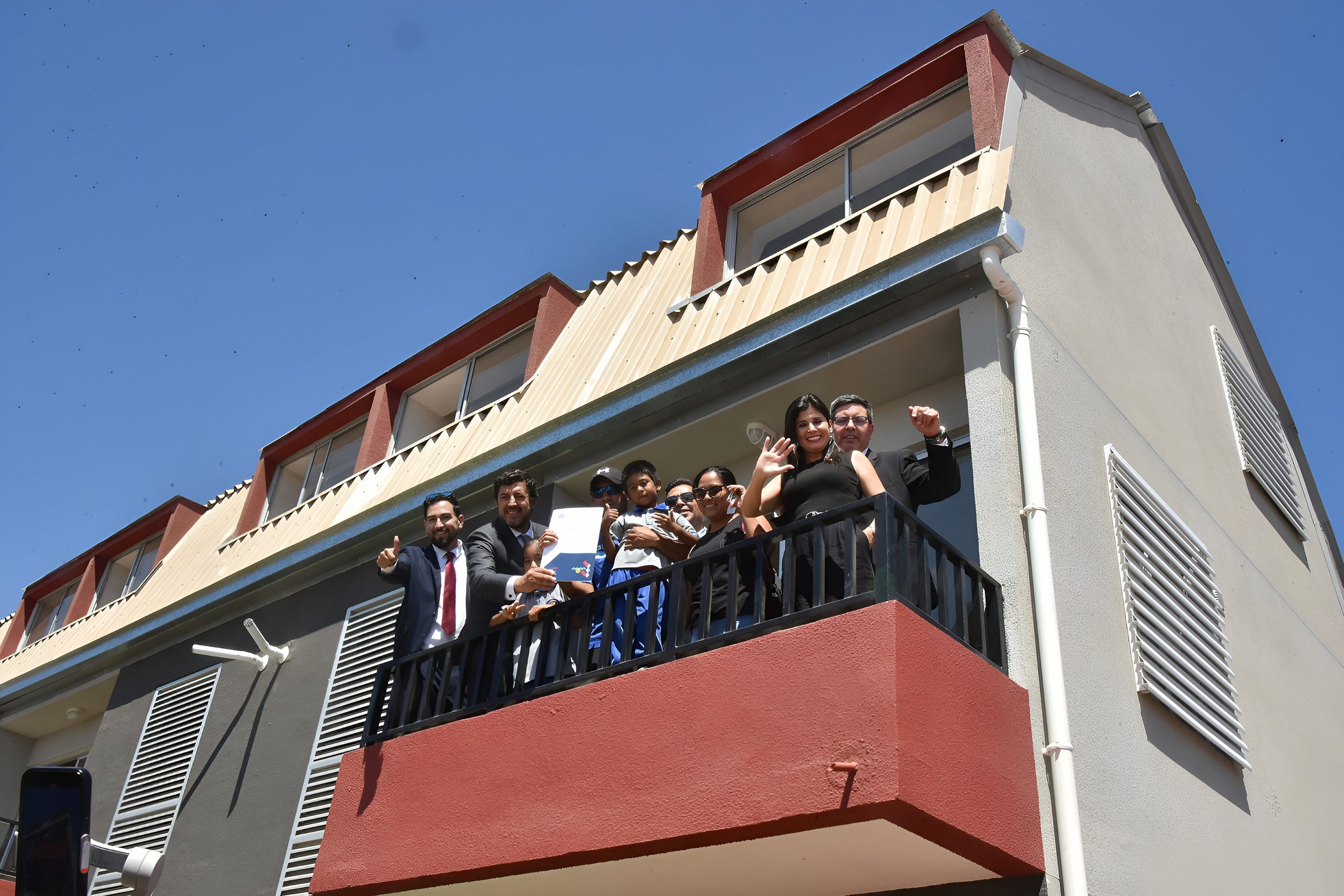 45 FAMILIAS DE ARICA ACCEDEN A SU VIVIENDA EN LOS CONDOMINIOS "WILA MASI" Y "VILLA BELLAVISTA"