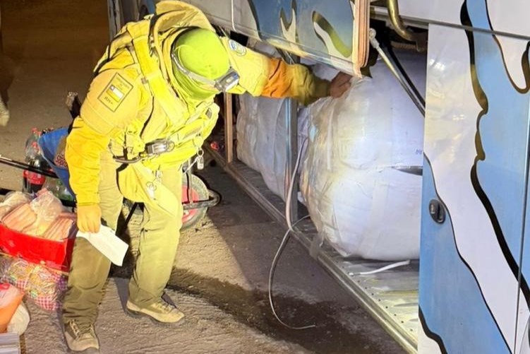 CONDUCTOR DE BUS INTERURBANO FUE DETENIDO POR CARABINEROS CUANDO INTENTABA SALIR CON CONTRABANDO RUMBO A BOLIVIA