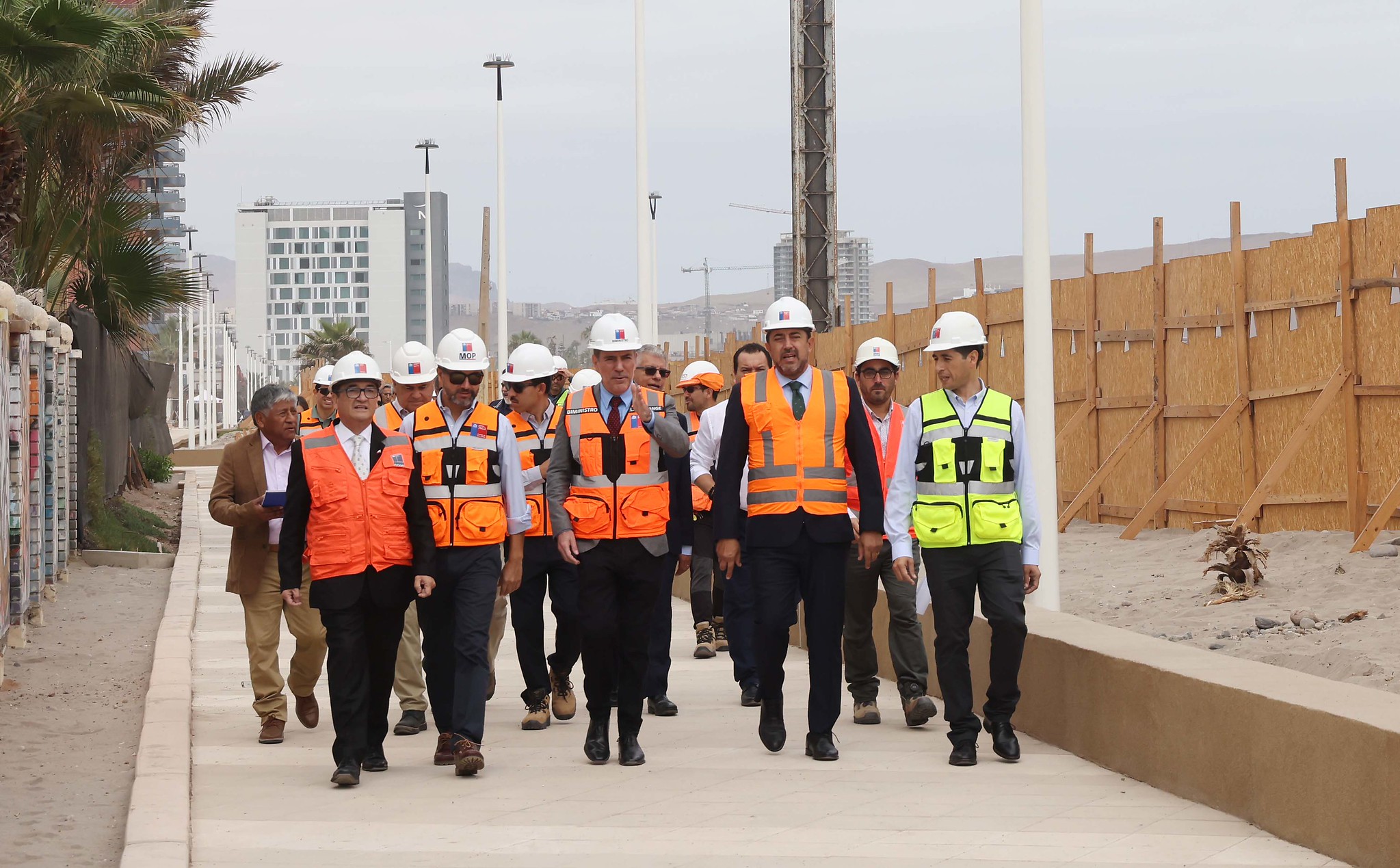 BIMINISTRO DE GRANGE VISITA FASE FINAL DE CONSTRUCCIÓN DE NUEVO BORDE COSTERO ENTRE LAS PLAYAS CHINCHORRO Y LAS MACHAS