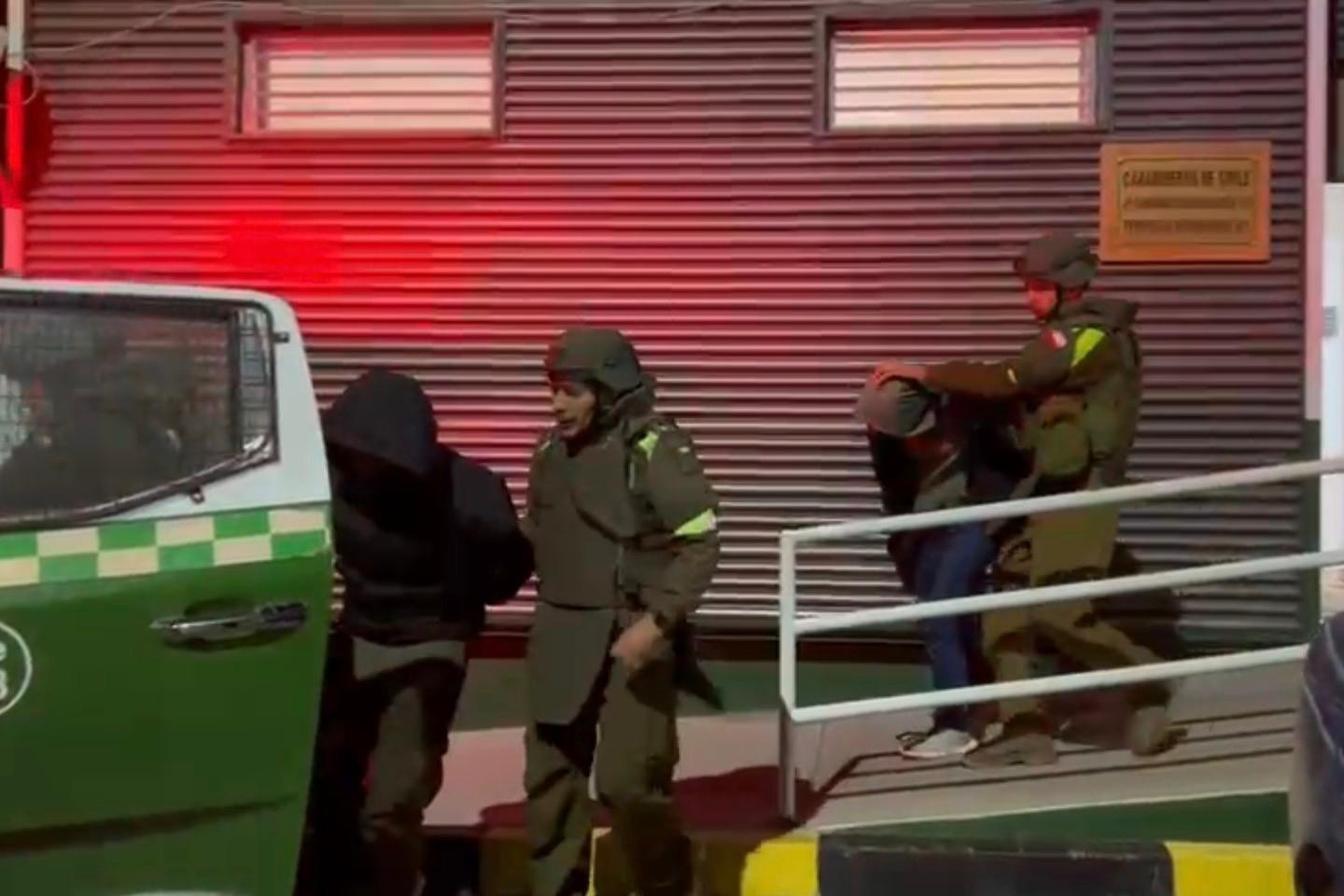 CARABINEROS DE LA TENENCIA CHUNGARÁ FRUSTRA CONTRABANDO DE VEHÍCULO HACIA BOLIVIA