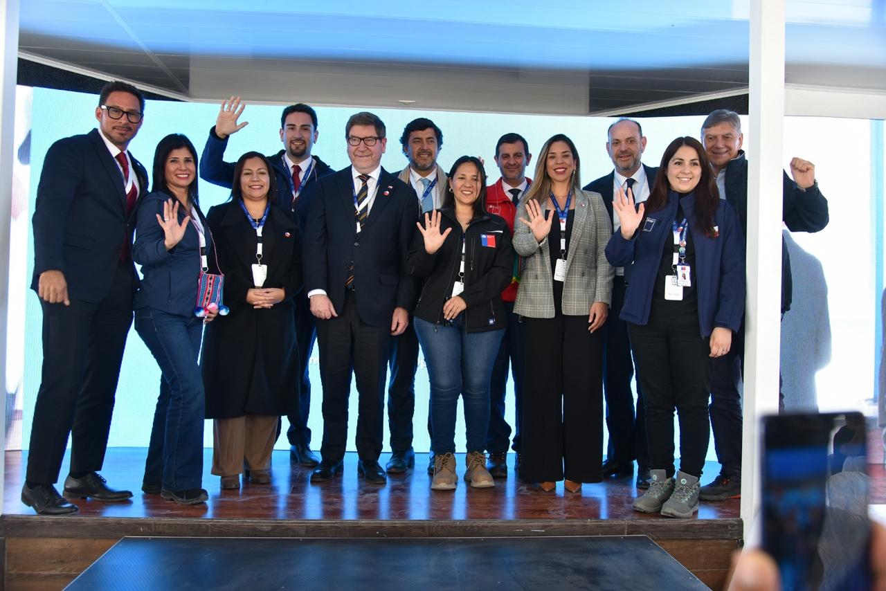 BIMINISTRO DANIEL MAS FIRMA PRIMER CEOL DEL ESTADO CON EMPRESA PRIVADA PARA PRODUCIR LITIO EN LA REGIÓN